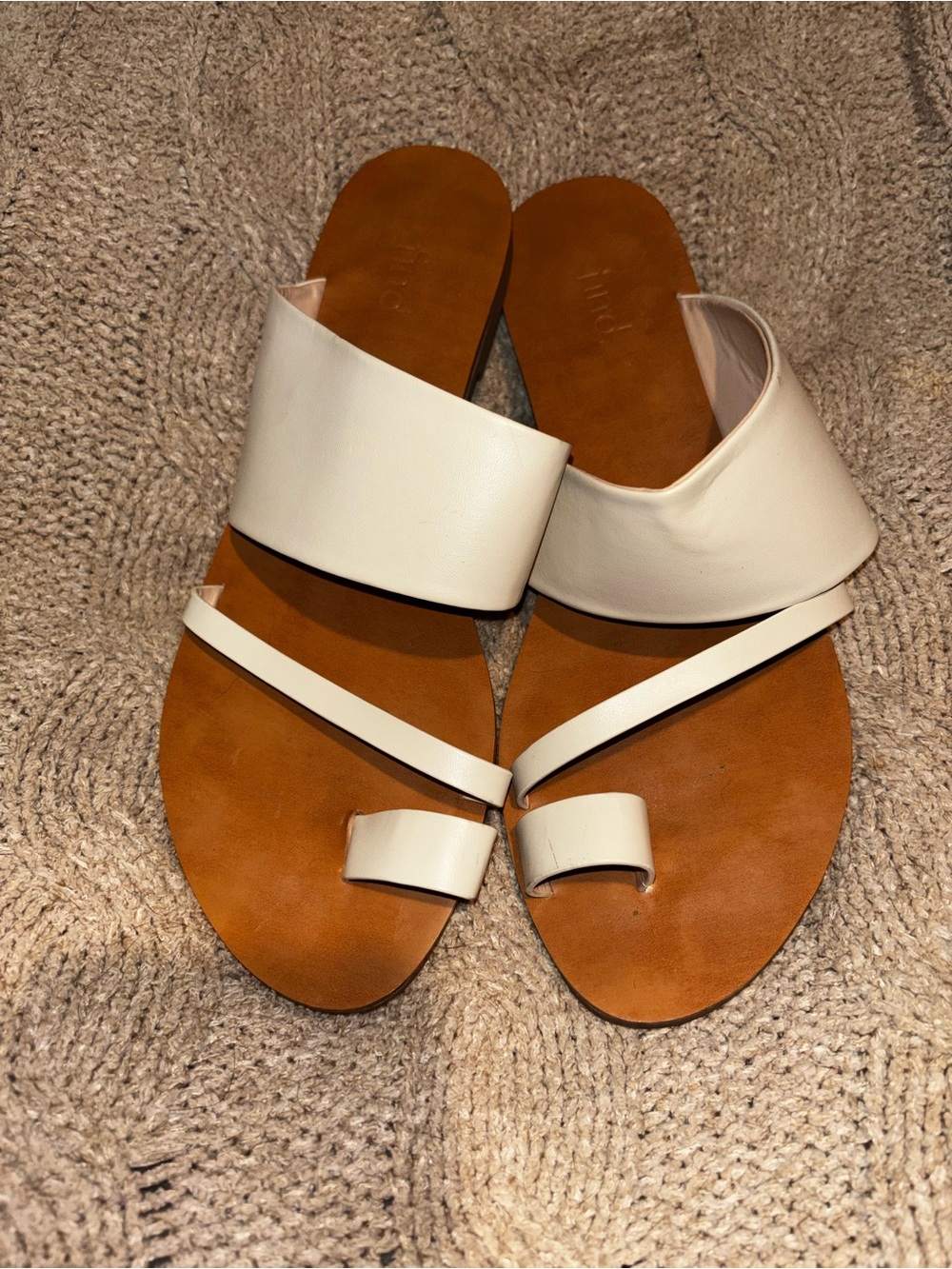 find. Cream Leather Strapped Slide Sandals Size 9